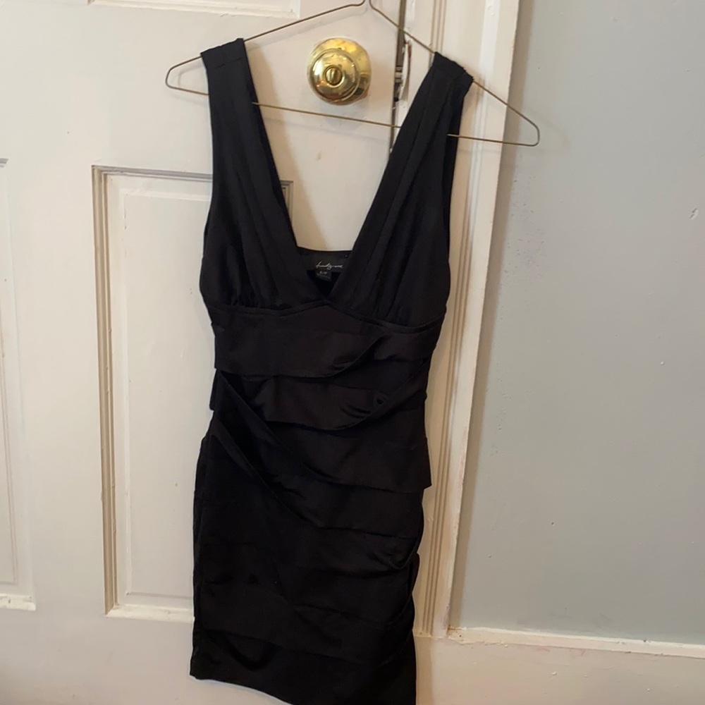 Black bodycon dress